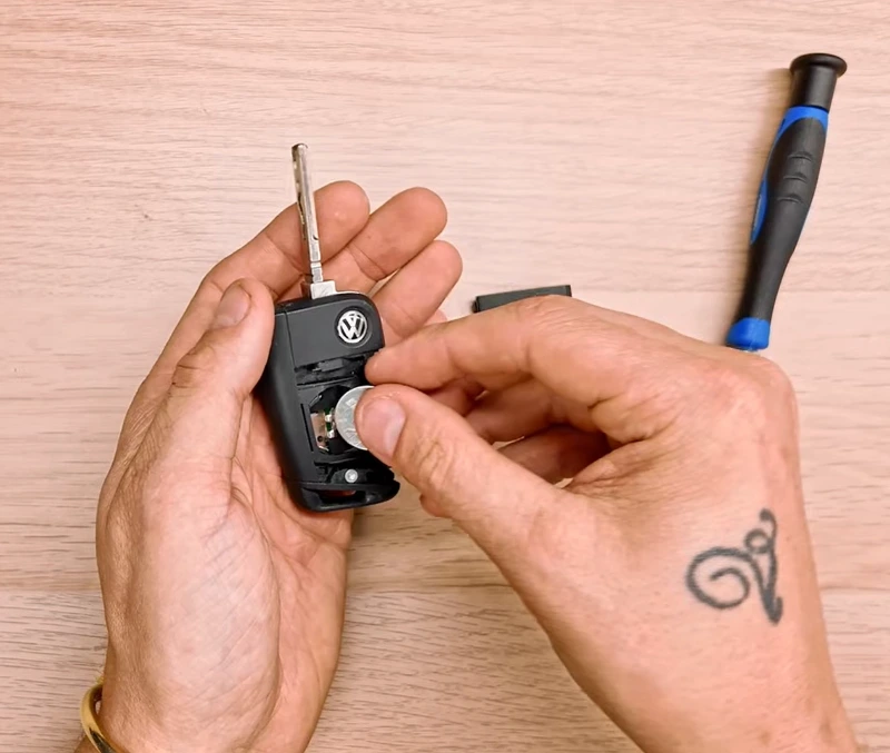 Transponder Key Cutting and Programming